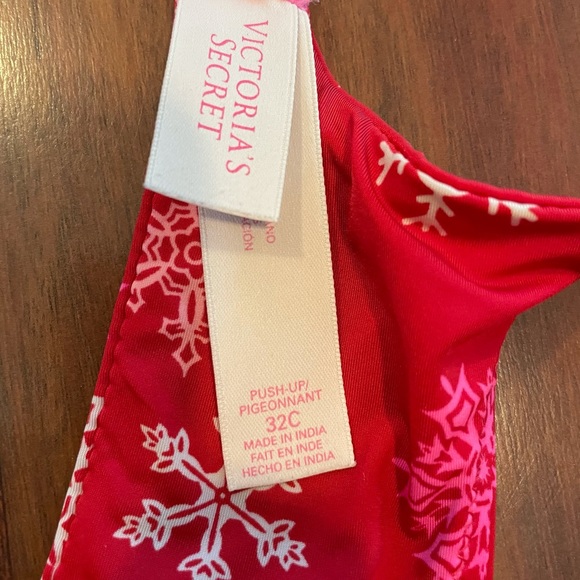 Victoria’s Secret Push-Up Bra 32C - Picture 3 of 3